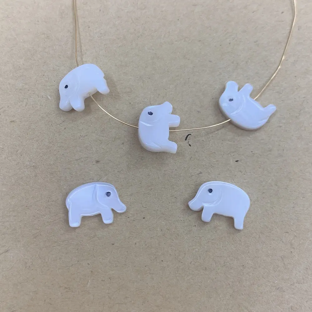 Venta al por mayor de abalorios de concha de mar Natural personalizados, abalorios de elefante para la fabricación de joyas, accesorios DIY