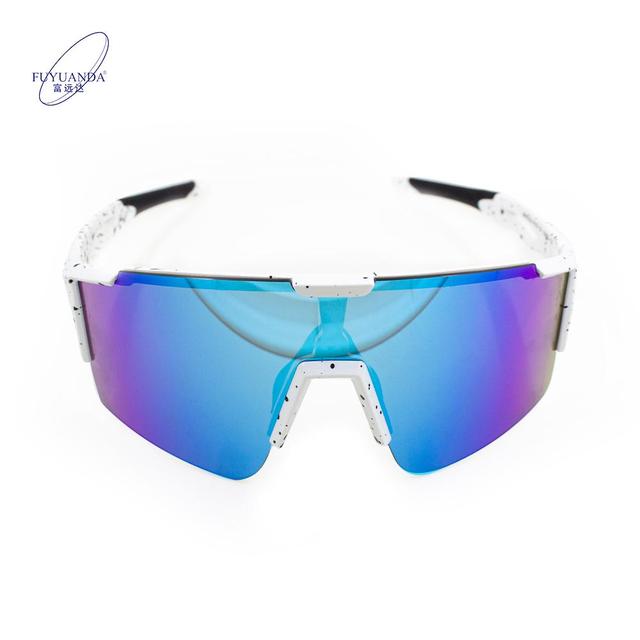High Quality Unisex Polarized Photochromic Cycling Sunglasses Blue One Piece Lens Coated with Lightweight PC Frame for Sports