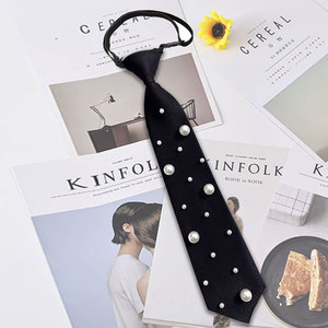 Corbata de perlas para mujer, pre-atada, con diamantes de imitación negros, para uso casual, material de rayón. - Product Image 1