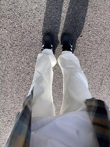 Pantalones vaqueros de hombre con dobladillo anudado y detalle de borde, corte holgado, venta al por mayor - Product Image 2