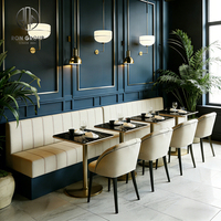Ensemble de mobilier de café en marbre : banquette, table et chaises pour café et restaurant
