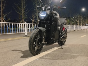 Moto électrique de course puissante pour adultes de 17 pouces, robuste, 2 places, 2 <span class=keywords><strong>roues</strong></span>, 130 km/h, moteur central 8000W, batterie lithium 72V avant - Product Image 3