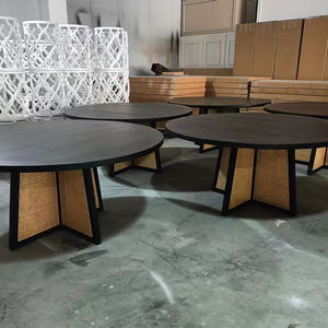 طاولة أمريكية معاصرة لحفلات الزفاف مصنوعة من الخشب الصلب الأسود مع قاعدة من الخيزران المصنوع يدويًا للتأجير في المناسبات - Product Image 3