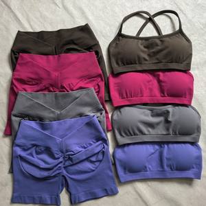 Set da 3 Pezzi di <span class=keywords><strong>Abbigliamento</strong></span> Sportivo da Donna: Top Corto, Leggings a Vita Alta e Pantaloncini da Allenamento per Yoga e Fitness - Product Image 4