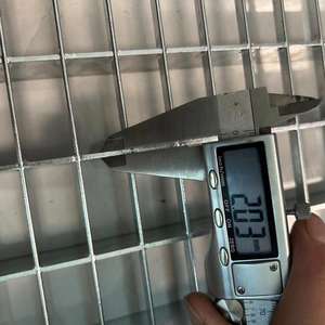 Grille <span class=keywords><strong>en</strong></span> alliage d'aluminium <span class=keywords><strong>en</strong></span> acier inoxydable pour toiture, bâtiment extérieur, applications murales industrielles, revêtement laminé à froid - Product Image 3