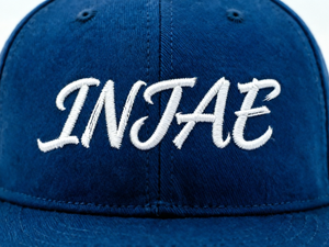 Gorra de béisbol de algodón con logotipo bordado personalizable, suave y cómoda, unisex, con correa ajustable en la parte trasera. - Product Image 2
