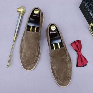 Zapatos de cuero suave para hombre, hechos a mano y de alta calidad, con textura mate y diseño retro de punta en pico. - Product Image 3