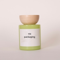 Bouteille de diffuseur de parfum en verre coloré recyclable avec bouchon à vis en bois et bâtonnets en rotin