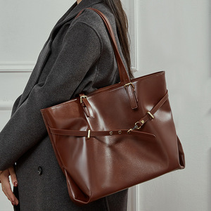 Sac fourre-tout en cuir de vachette tendance pour femme, marron et noir, sac à bandoulière en cuir, sacs à main pas chers pour femmes, vente en gros depuis la Chine - Product Image 3