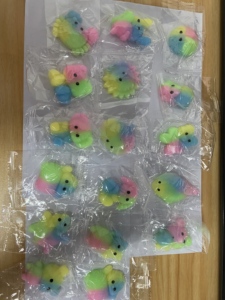Juguetes Antiestrés de Animales Miniatura de Arcoíris, Juguetes Blandos de TPR para Apretar, para Máquinas Expendedoras - Product Image 1