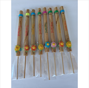 Silbatos Largos de Bambú Clásicos, Juguetes Ecológicos Hechos a Mano con Bambú Natural - Product Image 1