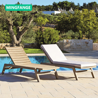 Chaise longue pliante moderne en teck pour l'extérieur avec coussin imperméable, résistant aux UV, écologique, antirouille pour hôtels, villas, cour