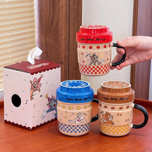 Zuo Mu Tasse en céramique Tom et Jerry avec couvercle et poignée, cadeau réutilisable pour la maison ou le bureau - Product Image 1