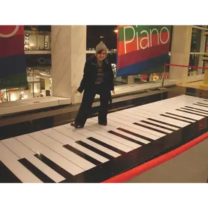 Strumenti musicali personalizzati per pianoforte da pavimento per bambini attrezzature per parchi giochi al coperto giocattoli per l'apprendimento della musica per bambini