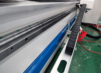 Machine CNC à adsorption sous vide STM1325O pour le traitement des panneaux de portes d'armoires