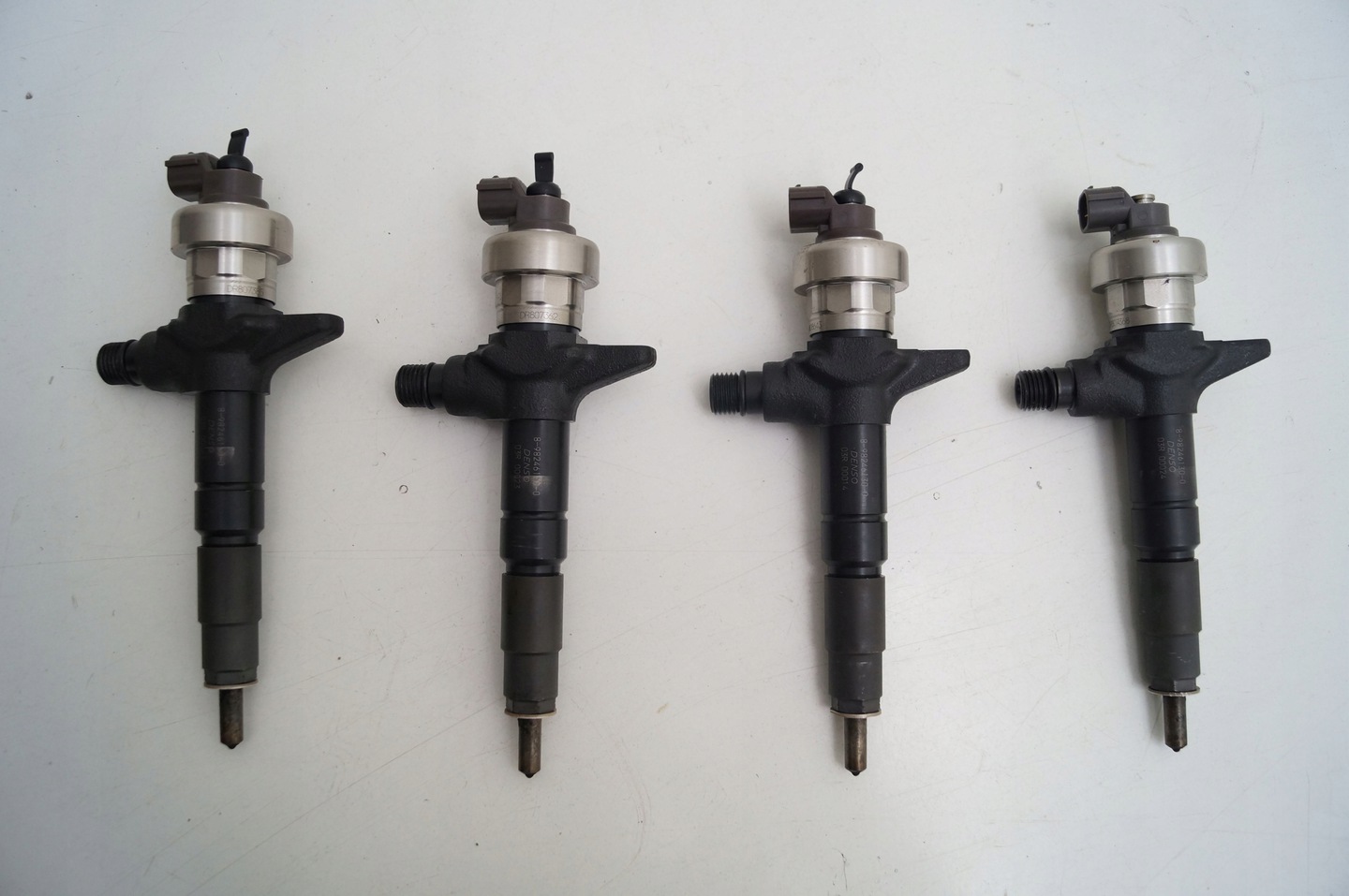 8-98246130-# common rail injector 8-98246130-0 095000-9940 for ISUZU D MAX 2.5 D diesel fuel injector 8-98246130-0