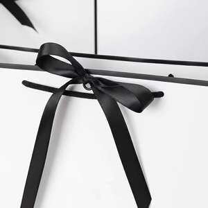 明紅 カスタム印刷 高級ギフト用紙手提げ袋 ハイエンド化粧品・香水パッケージ 自社ロゴ入りオーダーメイド紙袋 - Product Image 2