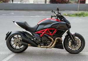 Oferta Especial: Motocicleta Ducati 1 Monster 1200CC, Refrigerada por Agua, Bicilíndrica, Premium, Potente, Estilo Cruiser - Product Image 2