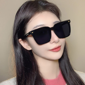 Gafas de sol unisex Crisca con montura de PC, lentes cuadradas polarizadas UV400, tipo de embalaje en caja, 3 gafas de sol para hombres, mujeres y conductores - Product Image 3