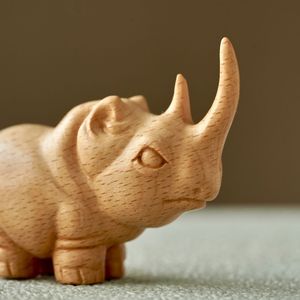 Figurine de rhinocéros sculptée en bois de hêtre YiTao, sculpture animale artisanale pour la décoration de la maison et du salon - Product Image 4