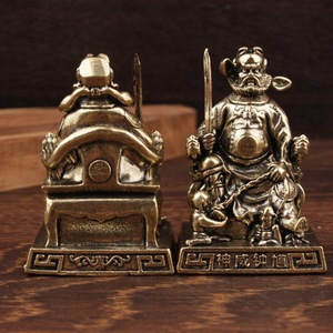 Figurine en laiton Zhong Kui, artisanat de style chinois, ornement de table pour la décoration de la maison - Product Image 2