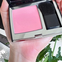 Palette de fards à joues Nude abricot mat et délicat, pour un maquillage qui sublime le teint, naturel et doux, et polyvalente pour le quotidien.
