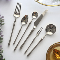 Ensemble de couverts de table en acier inoxydable pour cuisine occidentale, design taille fine, couteau à steak, cuillère à café, couverts de table pour hôtel