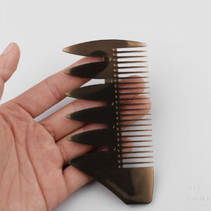 Peine de plástico de dientes anchos para hombre, estilo retro, para peinados con efecto deslizante hacia atrás, ideal para salones y barberías. - Product Image 5