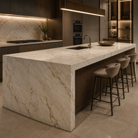 Îlot de cuisine en marbre Taj Mahal, quartzite blanc ivoire, veines dorées claires, finition cuir, bordure mitrée, design de luxe discret