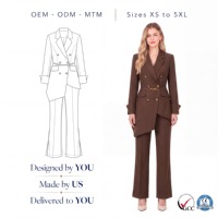 Costume d'affaires pour femme marron, blazer asymétrique à double boutonnage, ceinture à boucle dorée, poignets retroussés, pantalon évasé, ensemble sur mesure MTM