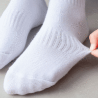 Chaussettes pour bébés avec logo personnalisé de haute qualité Chaussettes pour bébés à faible quantité minimale de commande Chaussettes blanches en coton noir Chaussettes pour enfants avec logo personnalisé pour étudiants adolescents