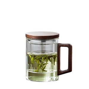 Bouteille d'eau en verre borosilicate avec logo personnalisé, infuseur à thé, couvercle et poignée en noyer, résistance aux hautes températures - Product Image 4