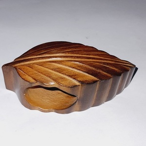 Anneaux de serviette en bois en forme de feuille fabriqués à la main classiques pour un usage commercial dans les restaurants produit en gros - Product Image 1