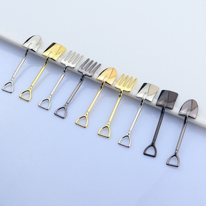Vente en gros Rétro Cuisinier Chef Outil Pelle Cuillère Fourchette 3d Métal Porte-clés Couverts Porte-clés Cuisine Cadeau Enfant Porte-clés - Product Image 4
