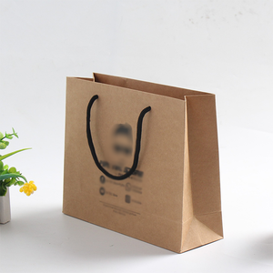 Sac cadeau en papier cartonné personnalisé à prix d'usine pour vêtements et chaussures avec votre propre logo, laminage et manipulation - Product Image 4