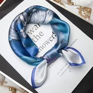 Pañuelo de Seda de Morera 100% Pura para Mujer, 55 * 55 cm, Pañuelo Cuadrado Pequeño con <span class=keywords><strong>Flores</strong></span> y Hierba, Impresión Digital de Alta Calidad - Product Image 3