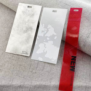 Étiquettes suspendues personnalisées de luxe en PVC givré <span class=keywords><strong>translucide</strong></span> avec logo en relief <span class=keywords><strong>pour</strong></span> vêtements, jeans et maillots de bain - Product Image 4