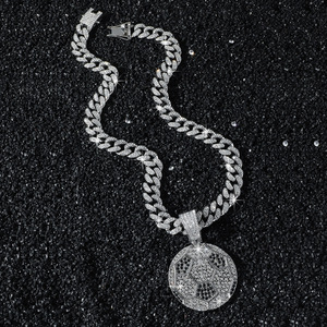 สร้อยคอจี้รูปทรงฟุตบอลดีไซน์ยอดนิยมขายดีปี 2026 สไตล์ฮิปฮอปสำหรับผู้ชาย สร้อยคอโลหะผสม เครื่องประดับแฟชั่น ขายส่ง - Product Image 2