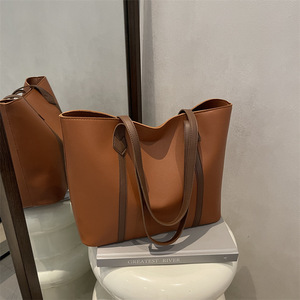 Sac fourre-tout rétro simple à bandoulière grande capacité couleur unie style coréen pour femme, nouvelle collection automne 2025 - Product Image 4