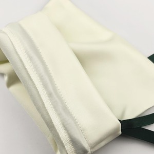 Bolsa de Regalo Pequeña de Satén Blanco Crema al por Mayor con Cinta Gris, Bolsa de Seda Personalizada con Logotipo para Joyería/Perfume, MOQ Bajo - Product Image 2
