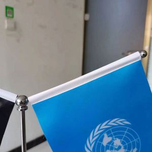 Ensemble de mini-table décorative de bureau en métal avec support de drapeau national (Émirats Arabes Unis, Malaisie, Irak, États-Unis) - Product Image 4