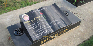 Schwarzer Granit-Buchmonument, Buchförmiger <span class=keywords><strong>Grabstein</strong></span>, Offener <span class=keywords><strong>Buch</strong></span>-<span class=keywords><strong>Grabstein</strong></span> für Friedhöfe - Product Image 3