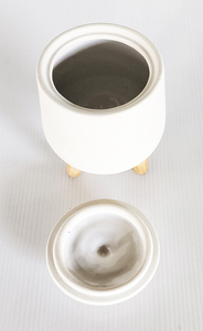 Bougeoir en céramique de style moderne fait à la main en forme de cylindre de décoration supérieure avec couvercle de pieds en bois pour Noël en gros Thaïlande - Product Image 4