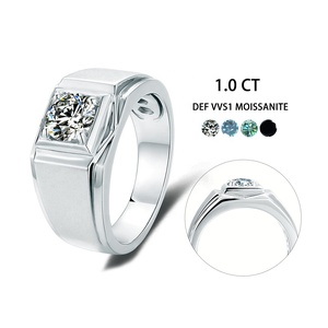 خاتم خطوبة للرجال M72A مع الالتزام بالألوان الثابتة VVS1 بشكل دائري <span class=keywords><strong>1CT</strong></span> Moissanite من الفضة الإسترلينية - Product Image 1