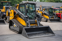 Merek Terbaik Cina XC7-TV12 Compact Mini Track Skid Steer Loader dengan Bucket 0.6m³, Kabin ROPS/FOPS, dan Berbagai Lampiran