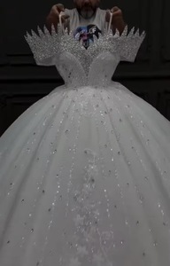 Vestido de Novia de Gala con Pedrería de Cristal Brillante, Escote en V Transparente con Diseño de Hombros Descubiertos, Satén, Talla Grande - Product Image 3