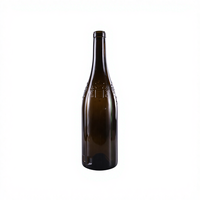 Bouteille de vin rouge Bourgogne avec un design en relief