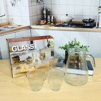 Ensemble de 5 pièces en verre pour la maison : Carafe à eau froide, Carafe à jus et Théière en verre, avec poignée et couvercle, style minimaliste pour restaurant