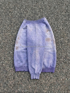 Sudadera vintage de cuello redondo oversize con lavado ácido para hombre, estilo retro con bloques de color, efecto desgastado y dobladillo deshilachado. - Product Image 3