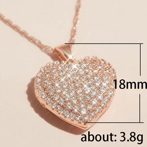 Ciondolo a Cuore in Oro Rosa con Cristalli e Strass, Micro Incastonatura, Regalo Romantico per Donne - Product Image 3